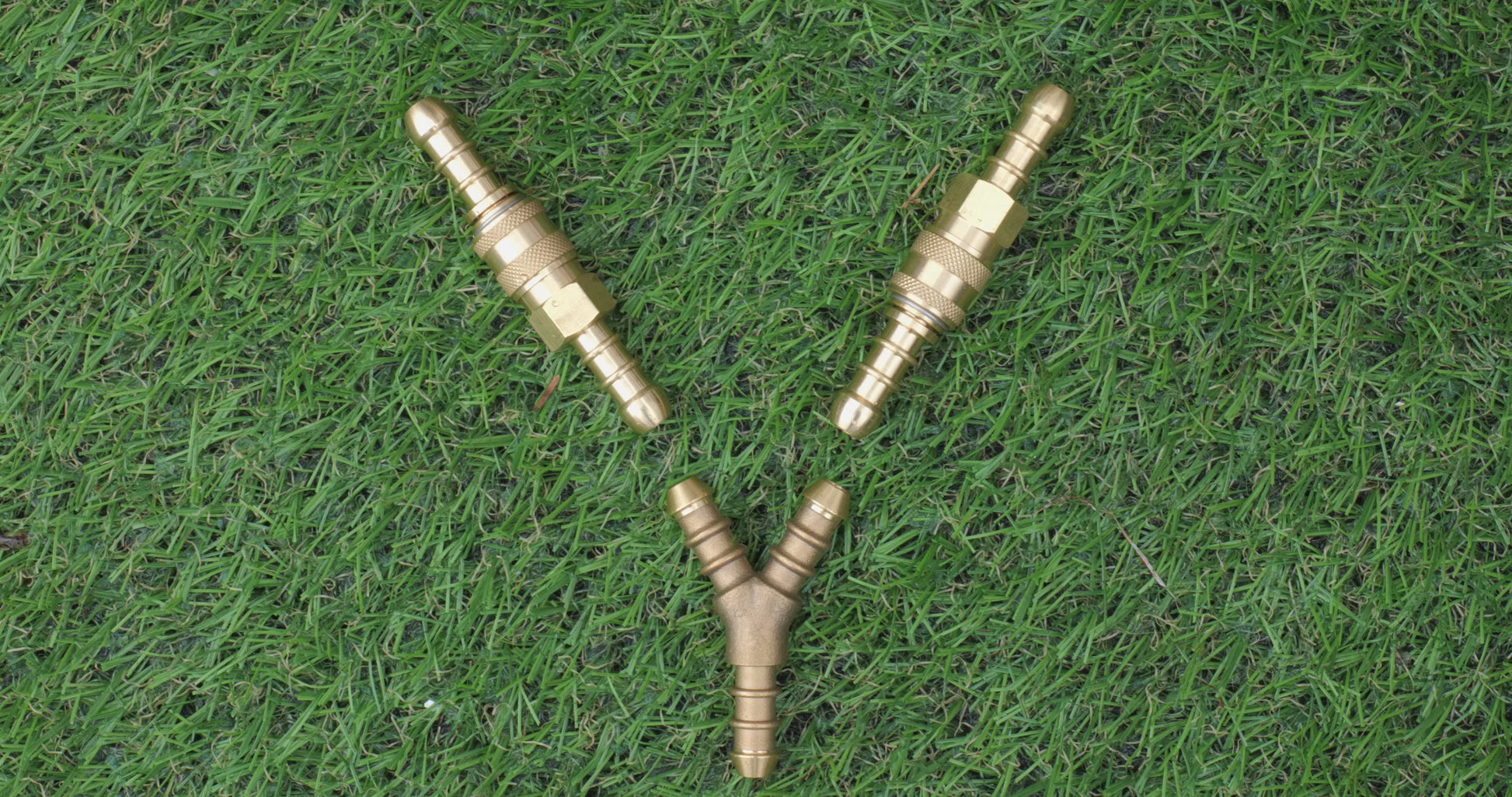 video showing how the gas hose 3 way splitter works